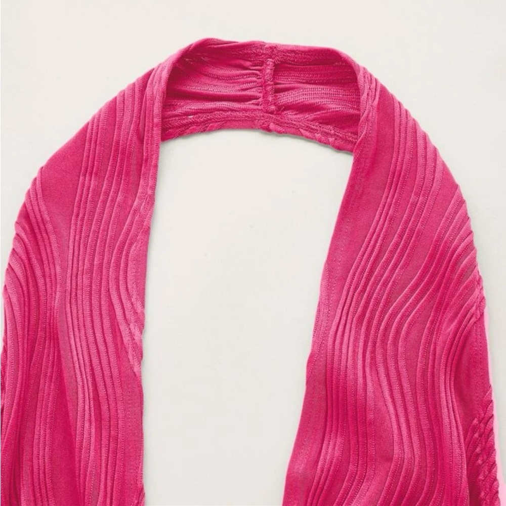Backless Crop Halter Top - Picture 4 of 5